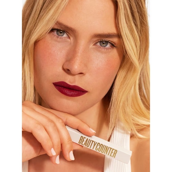 Beautycounter ‘Powerful’ Statement Maker Satin Lipstick - Picture 4 of 8